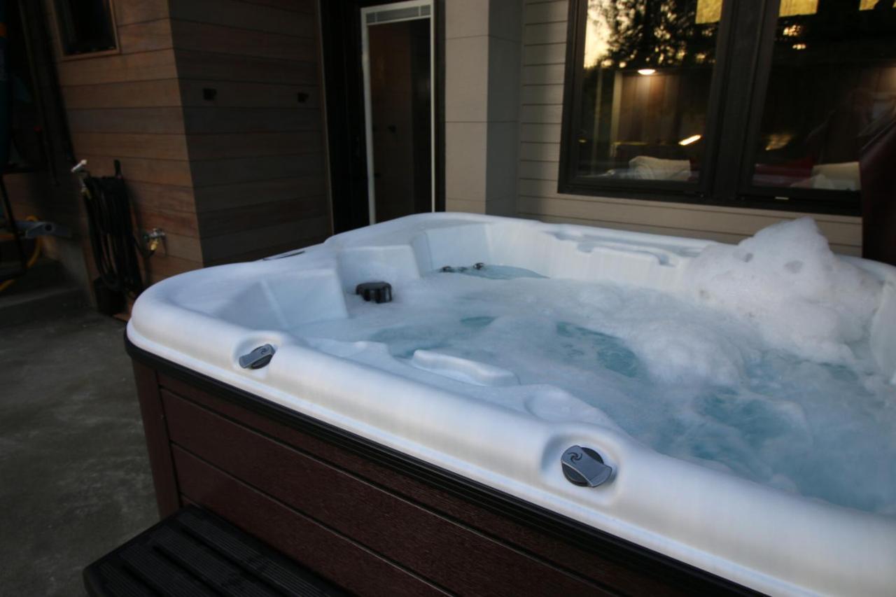Luxe Lake Cabin Hot Tub Grill Firepit Ev Charger Onalaska Exteriér fotografie